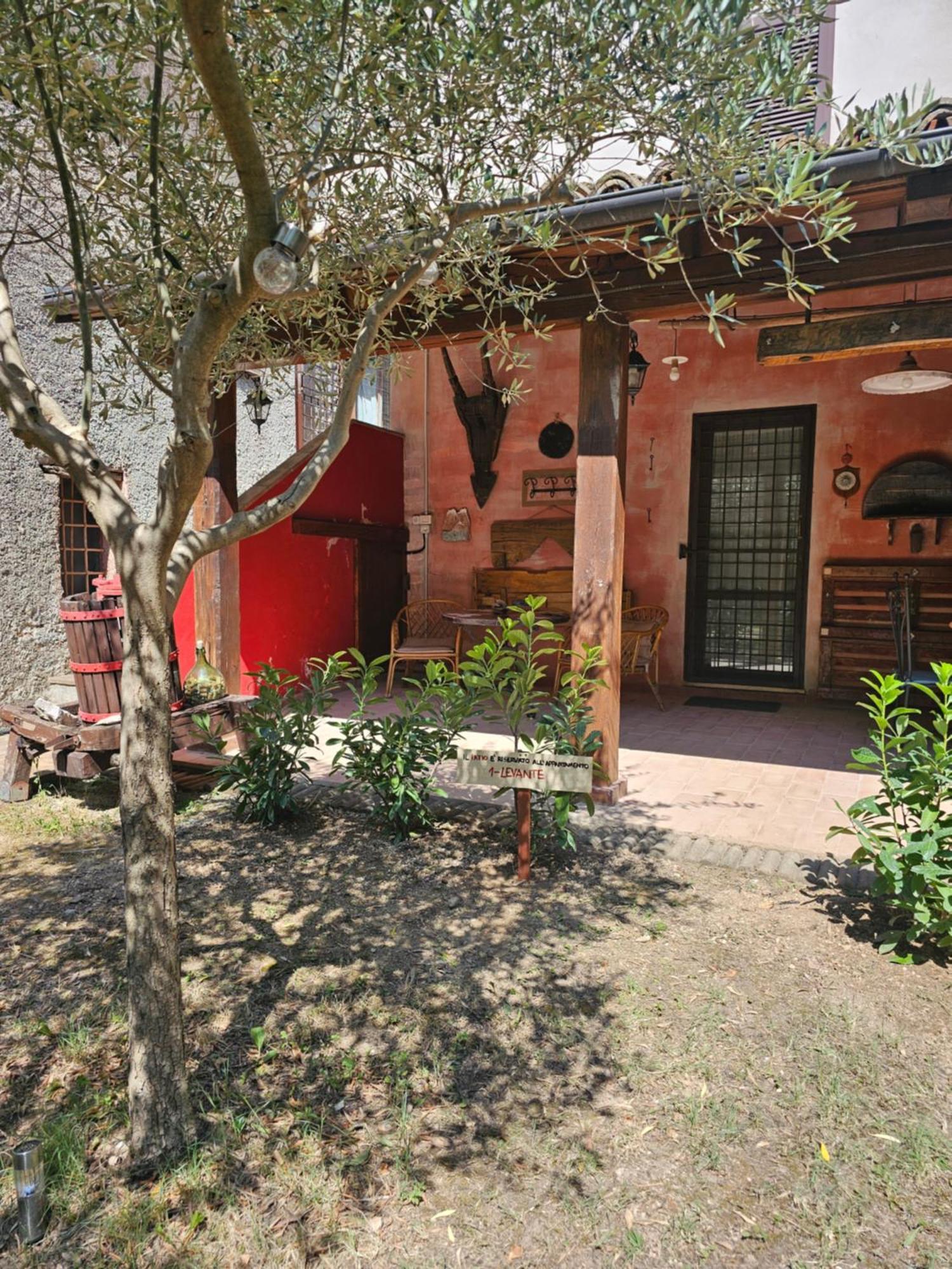 La Rosa Dei Venti - Country House Fossato di Vico Exteriör bild