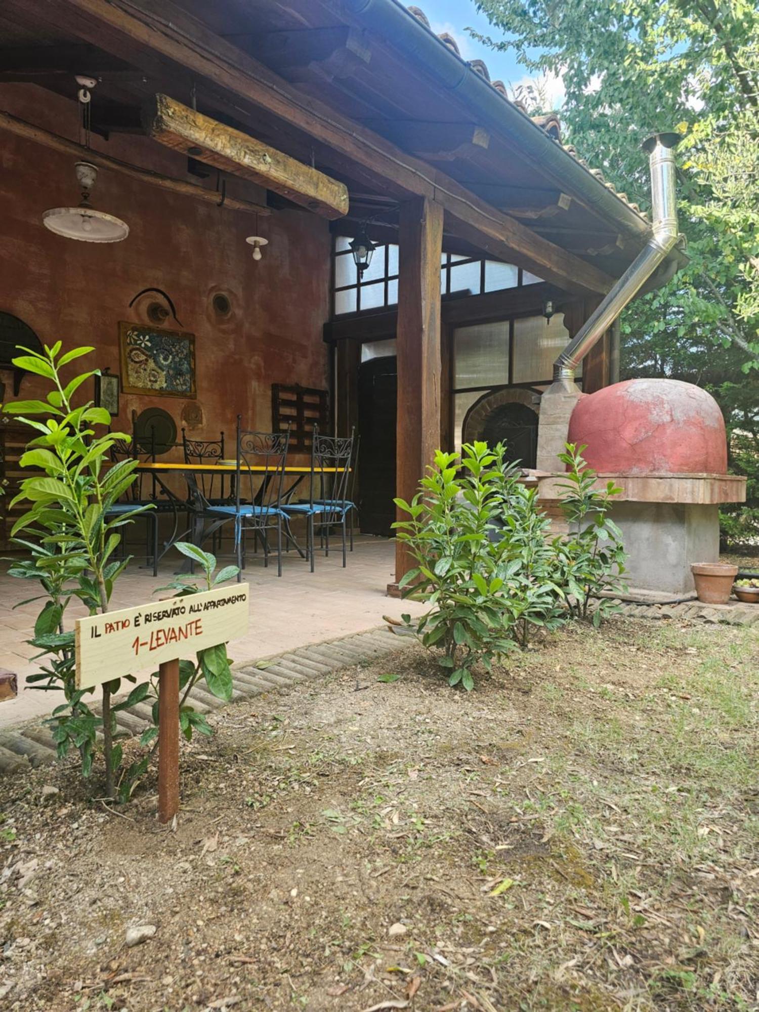 La Rosa Dei Venti - Country House Fossato di Vico Exteriör bild