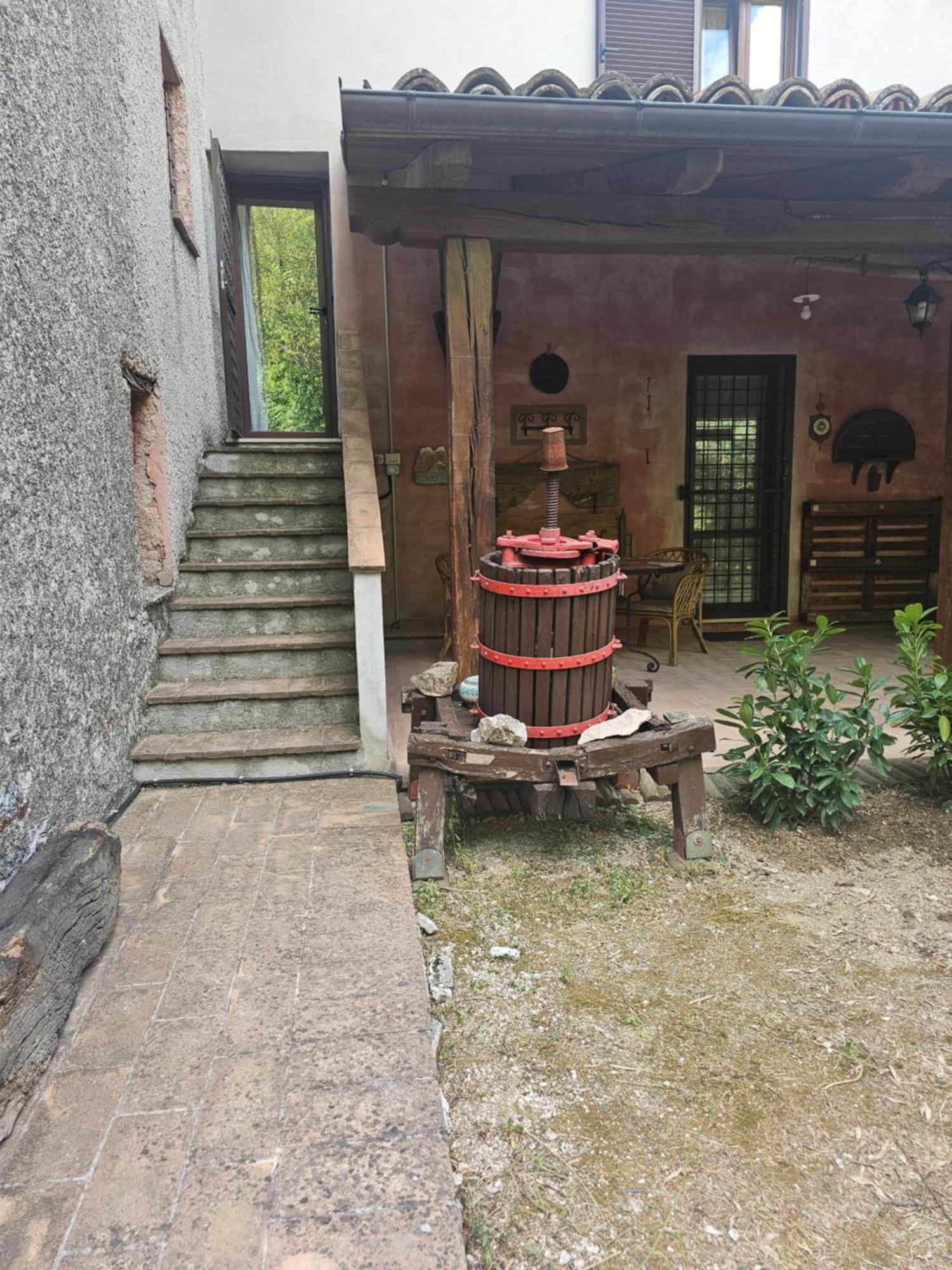 La Rosa Dei Venti - Country House Fossato di Vico Exteriör bild